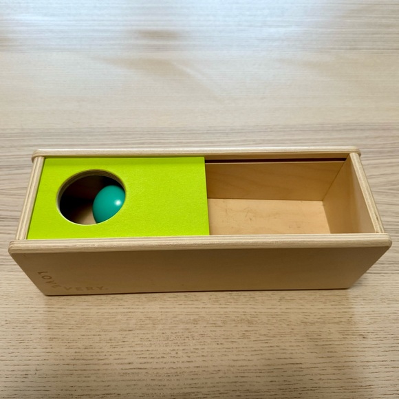 Lovevery sliding top box - Picture 2 of 2